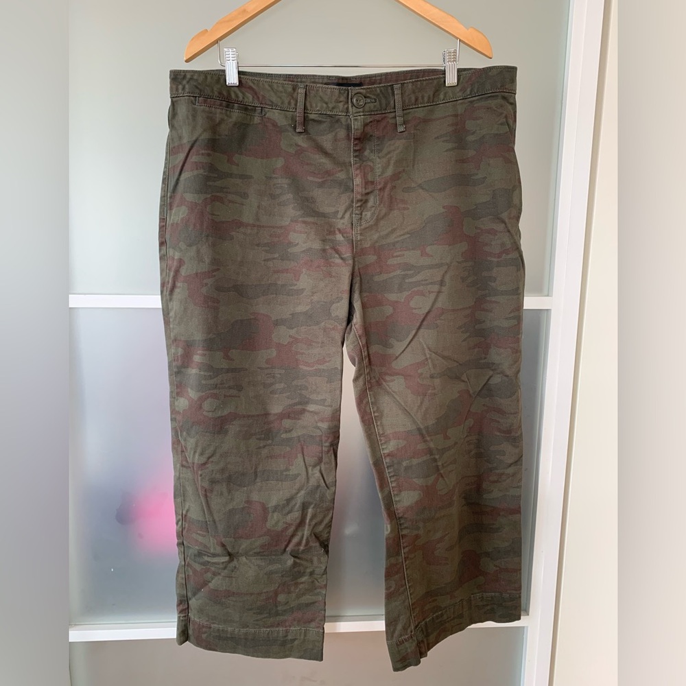 Cropped camo pants. Sanctuary. Size 18 W.